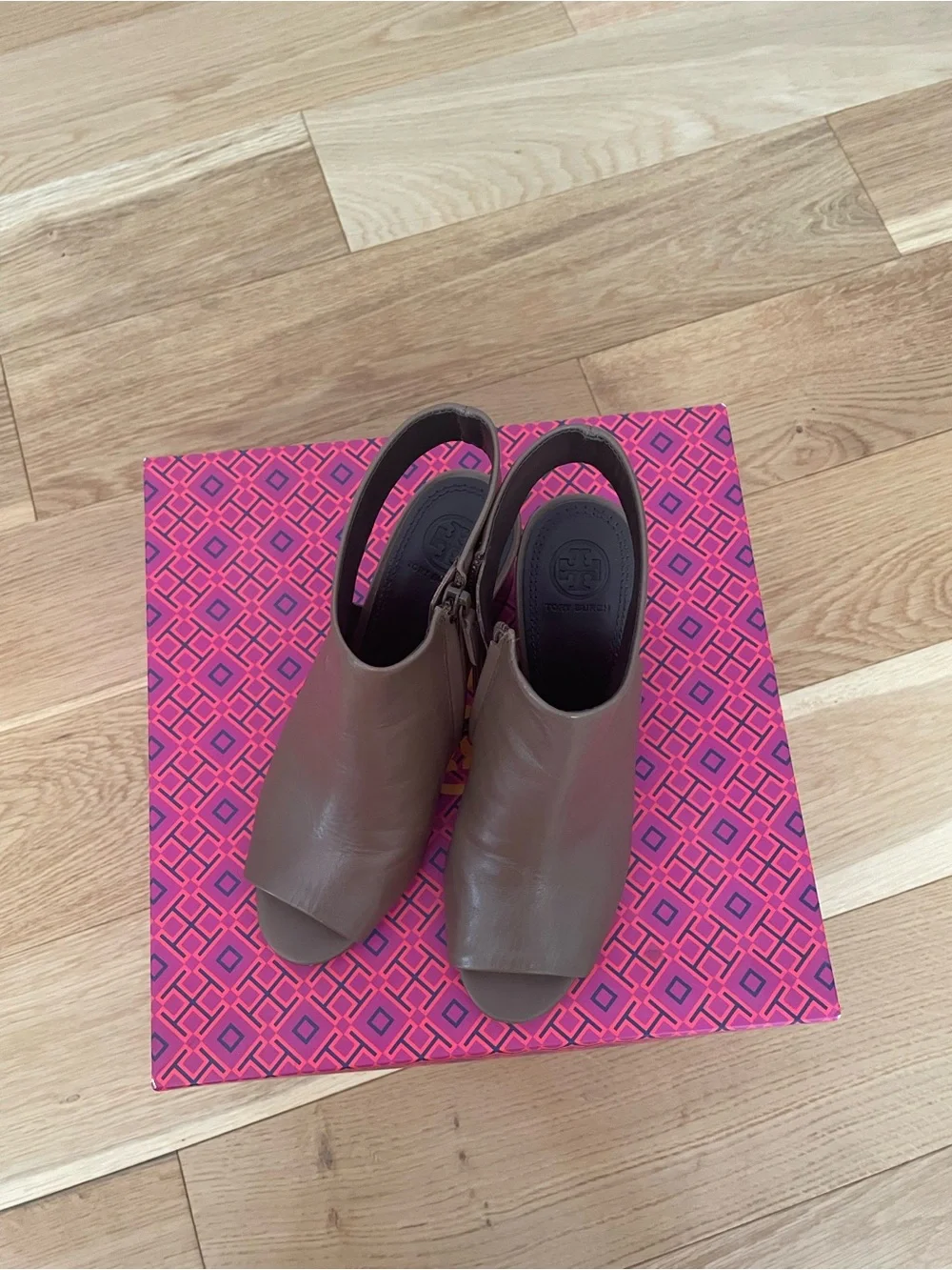 Tory Burch Leather Shoes, Size 7